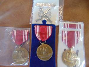 lot 3313 image: Assortment of Military Pins