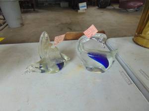 lot 3319 image: Pair of Glass Bird Figures - Need Cleaned