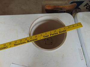 lot 3320 image: Marked USA 8 Planter