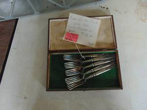 lot 3328 image: Keen Kutter Forks in Wooden Case