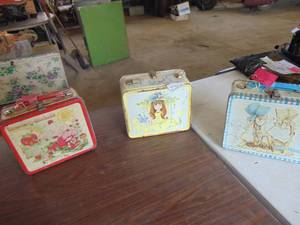 lot 3344 image: 3 Lunchboxs - No Thermos - Look at pictures for damaged areas