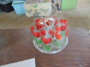 lot 3348 image: 6 Glasses on Clear Glass Tray