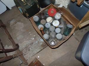 lot 3351 image: Large Box of Vintage Jars with Zinc Lids
