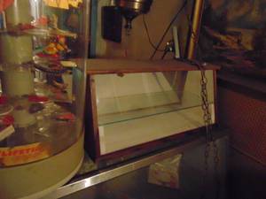 lot 3359 image: Countertop Display Case