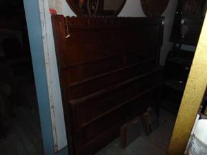 lot 3365 image: Eastlake Styled Oak Bed with Rails -Beleived to be Full Size 