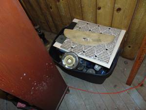 lot 3370 image: Tub with Contents - Needs Cleaned