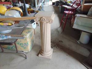 lot 4000 image: Resin - Plant Stand Pillar
