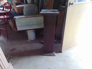 lot 4001 image: Wooden Plant Stand Pillar