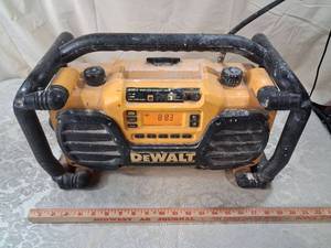 lot 3 image: DeWalt DC012 Work Site Charger Radio