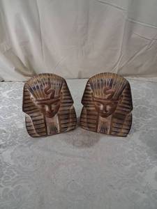 lot 7 image: Egyptian Pharaoh Bookends Set