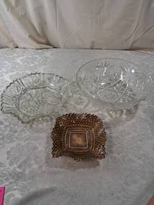 lot 9 image: Set of 3 Pressed Glass Bowls Star Pattern Clear and Amber