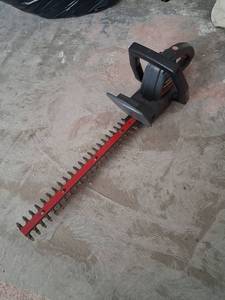 lot 70 image: Craftsman Bushwacker 16-Inch Electric Hedge Trimmer