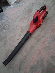 lot 73 image: Hyper Tough 20V Max Cordless Leaf Blower with Battery