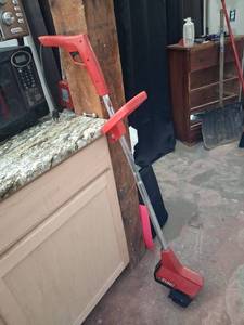 lot 74 image: Toro Electric Lawn Edger