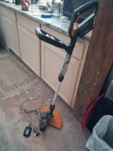 lot 76 image: WORX WG163 20V Max Cordless String TrimmerEdger