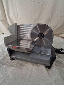 lot 79 image: Waring Pro Electric Food Slicer