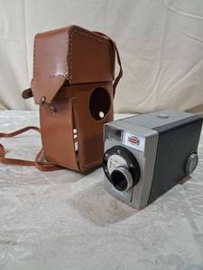 lot 91 image: Kodak Brownie 8 Movie Camera with Leather Case