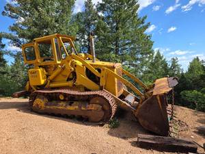 lot 13 image: Caterpillar 955 Traxcavator Crawler Loader  Enclosed Cab  Not Running