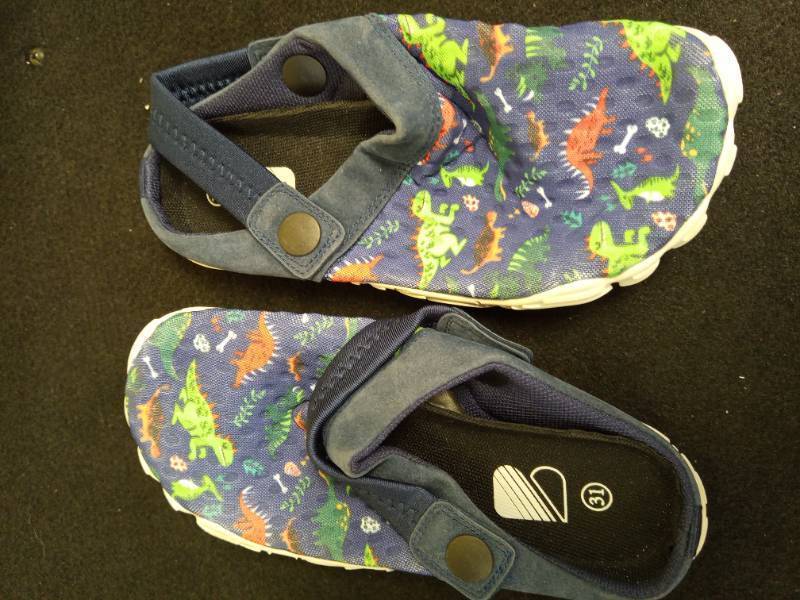 lot 2141 image: Scurtain Unisex Kids Toddler Slippers Boys Girls Winter Indoor Household Shoes Non-slip Home Slippers Baby Slip-on Shoes Blue Dinosaur Little Kid 13-13.5 Retail $12.99