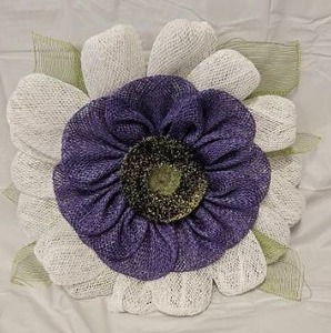 lot 153 image: Deco Mesh Flower Wreath Purple and White&nbsp