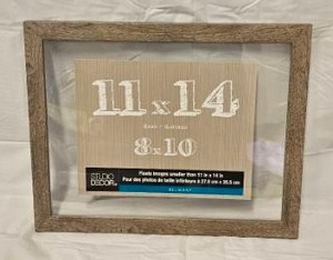 lot 169 image: Studio Decor Belmont Float Frame&nbsp
