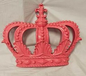 lot 172 image: Pink Crown Wall Decor&nbsp