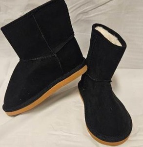 lot 194 image: Old Navy Childrens Black Suede Short Shearling-Lined Boots&nbsp