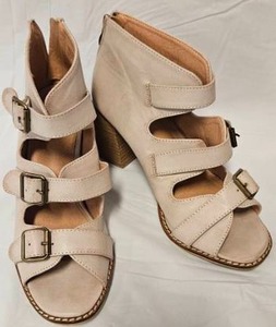 lot 211 image: Beast Fashion Womens Multi-Buckle Block Heel Sandals Size 8&nbsp