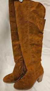 lot 229 image: Womens Tan Suede High Heeled Boots Size 9