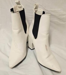 lot 239 image: White Leather Chelsea Ankle Boots