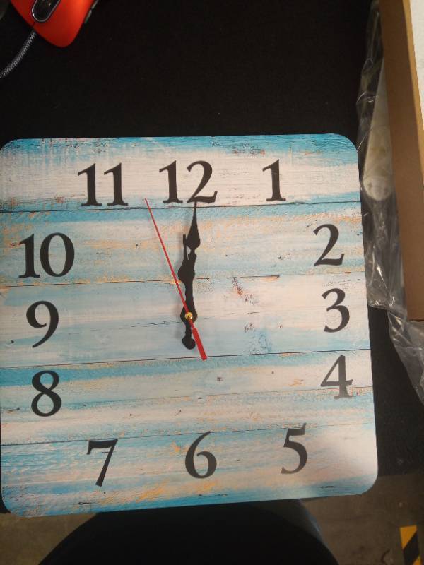 lot 1075 image: Rustic Beach-Style Wall Clock with Quartz Movement&nbsp