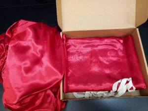 lot 1082 image: CozyLux Satin Sheet Set 100% Microfiber Size 81x 96  Red - Retail $25