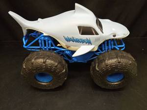 lot 1153 image: Monster Jam Megalodon RC Monster Truck - Retail $25