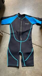 lot 4124 image: Kids Neoprene Wetsuit, 10 - Retail $0