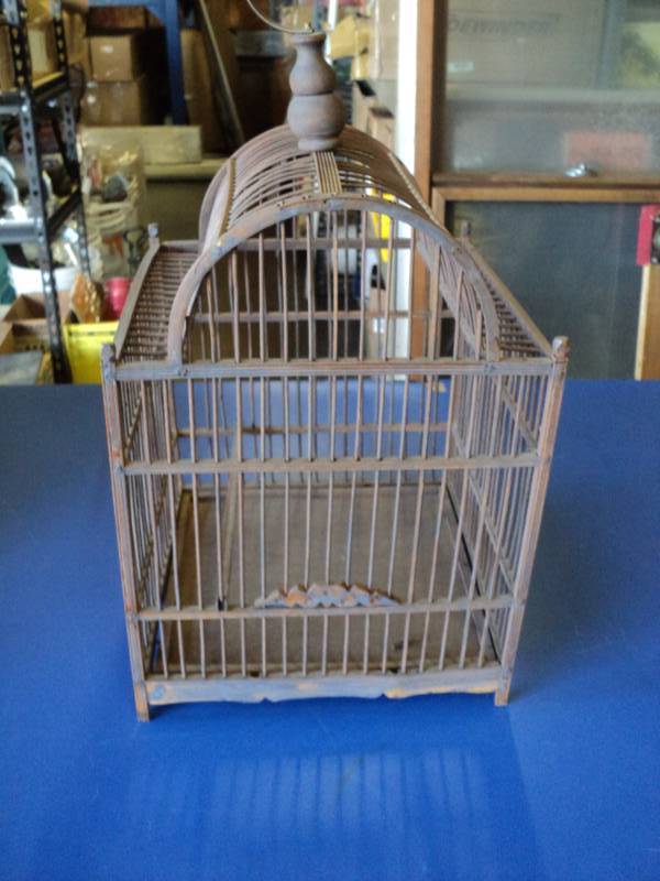 lot 4303 image: Wooden birdcage, 10-12 x 15 x 10-34