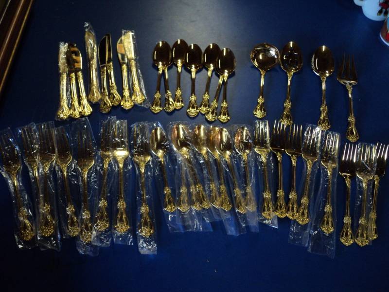 lot 4321 image: Rogers (44) piece set gold electroplate flatware Gold Valentine