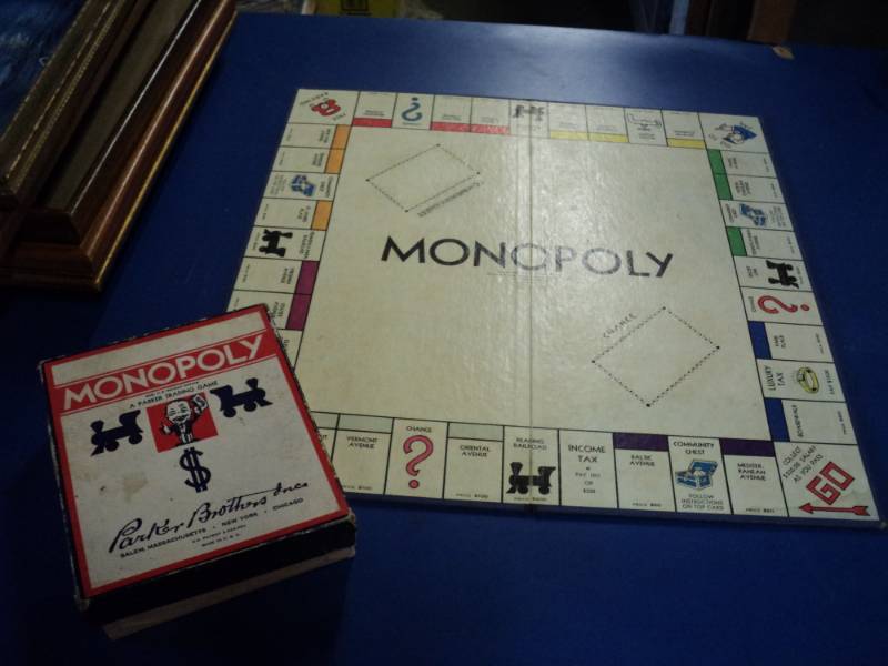 lot 4323 image: Monopoly Game Parker Brothers, small box wooden tokens and houses, 1935-1946 style, no outer box