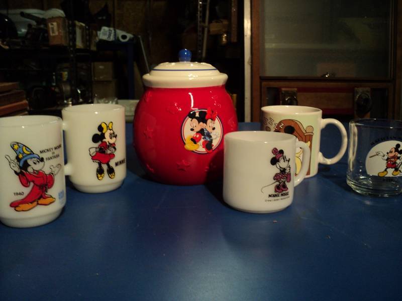 lot 4347 image: (6) ct. mixed lot Mickey Mouse Minnie Mouse collectible mugs and ceramic jar