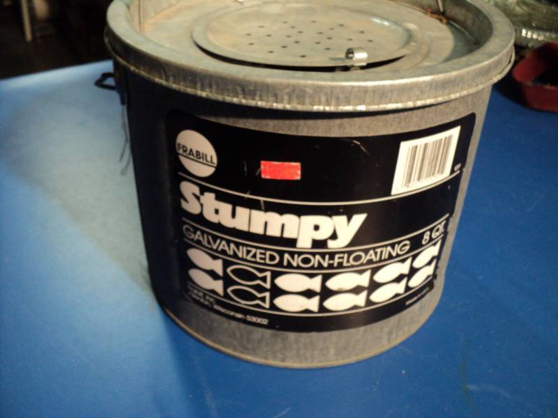 lot 4350 image: (1) Frabill Stumpy Galvanized Non-floating 8 quart pail