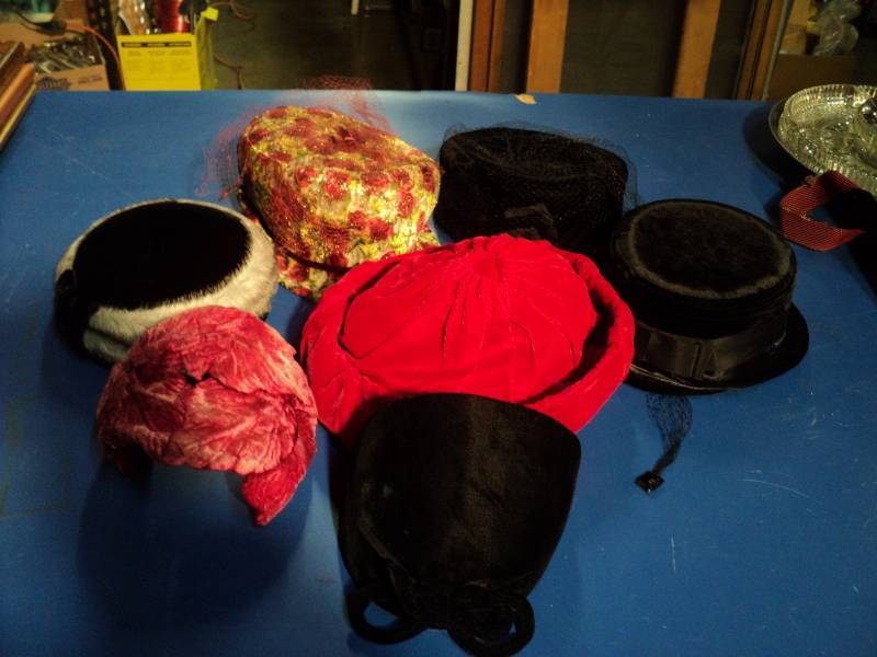 lot 4360 image: (7) ct lot vintage Ladies hats, assorted styles and sizes (head not included)