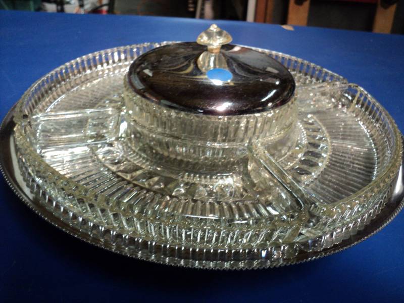 lot 4366 image: Sectional glass serving dishes on metal tray, 14 overall diameter