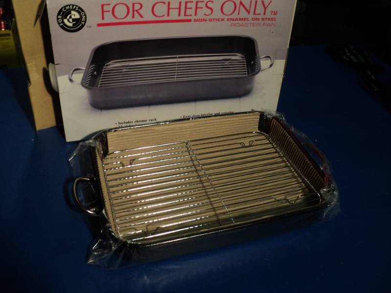 lot 4376 image: (1) For Chefs Only Brand Non-stick Enamel on Steel Roaster Pan, 16 x 12 x 2-34