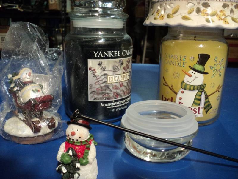 lot 4389 image: (5) ct. mixed lot Yankee Candle Jar Candles, Candles Shade, Candle Lid and Snowman Candle Snuffer