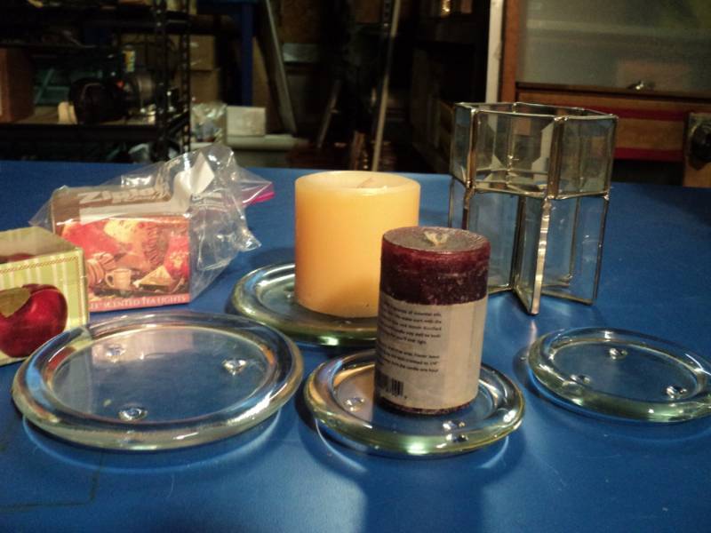 lot 4391 image: (9) ct. mixed lot of Candles and accessories