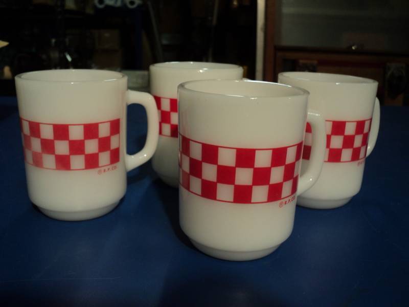 lot 4398 image: (4) ct. lot Vintage Anchor Hocking Oven Proof Mugs, Purina checked pattern