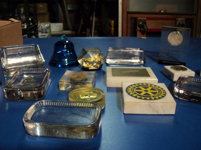 lot 4405 image: Mixed lot Vintage Paperweights, 17 pieces