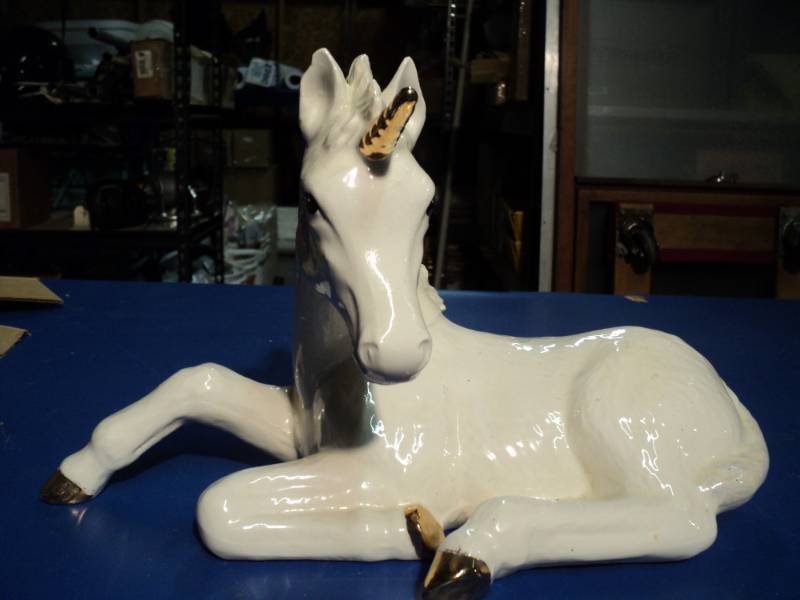 lot 4407 image: Ceramic unicorn White with Gold trim 14 x 9