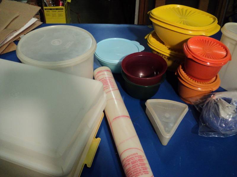 lot 4415 image: (14) ct. mixed lot Tupperware assorted styles, sizes and colors