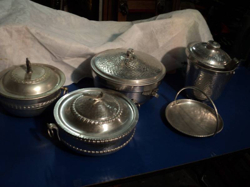 lot 4421 image: (5) ct mixed lot Aluminum Serving Dishes with lids, ice bucket with lid and tongs