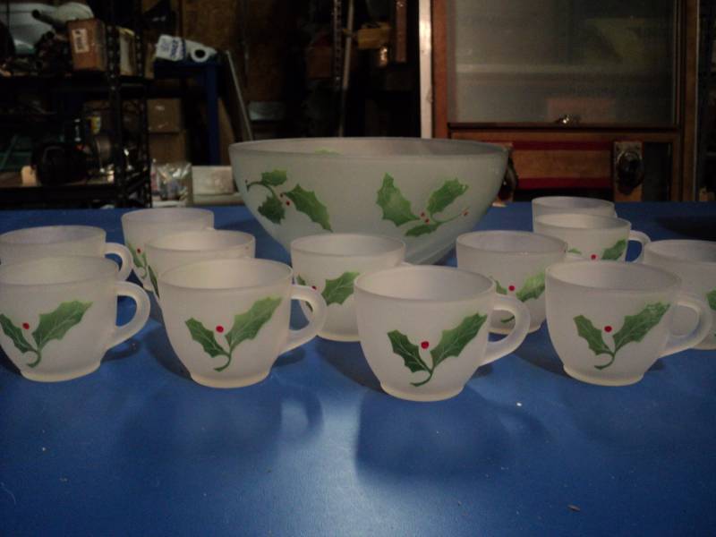 lot 4434 image: Vintage Federal Glass punch Bowl Set, Holly Berry (1) Bowl, (12) cups
